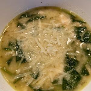 Kippensoep met pesto
